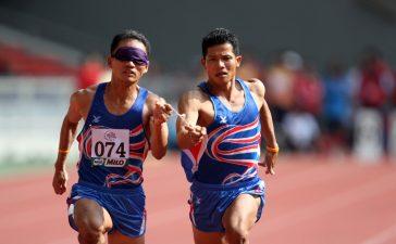 Anyone can do it! Runner and his guide competing.